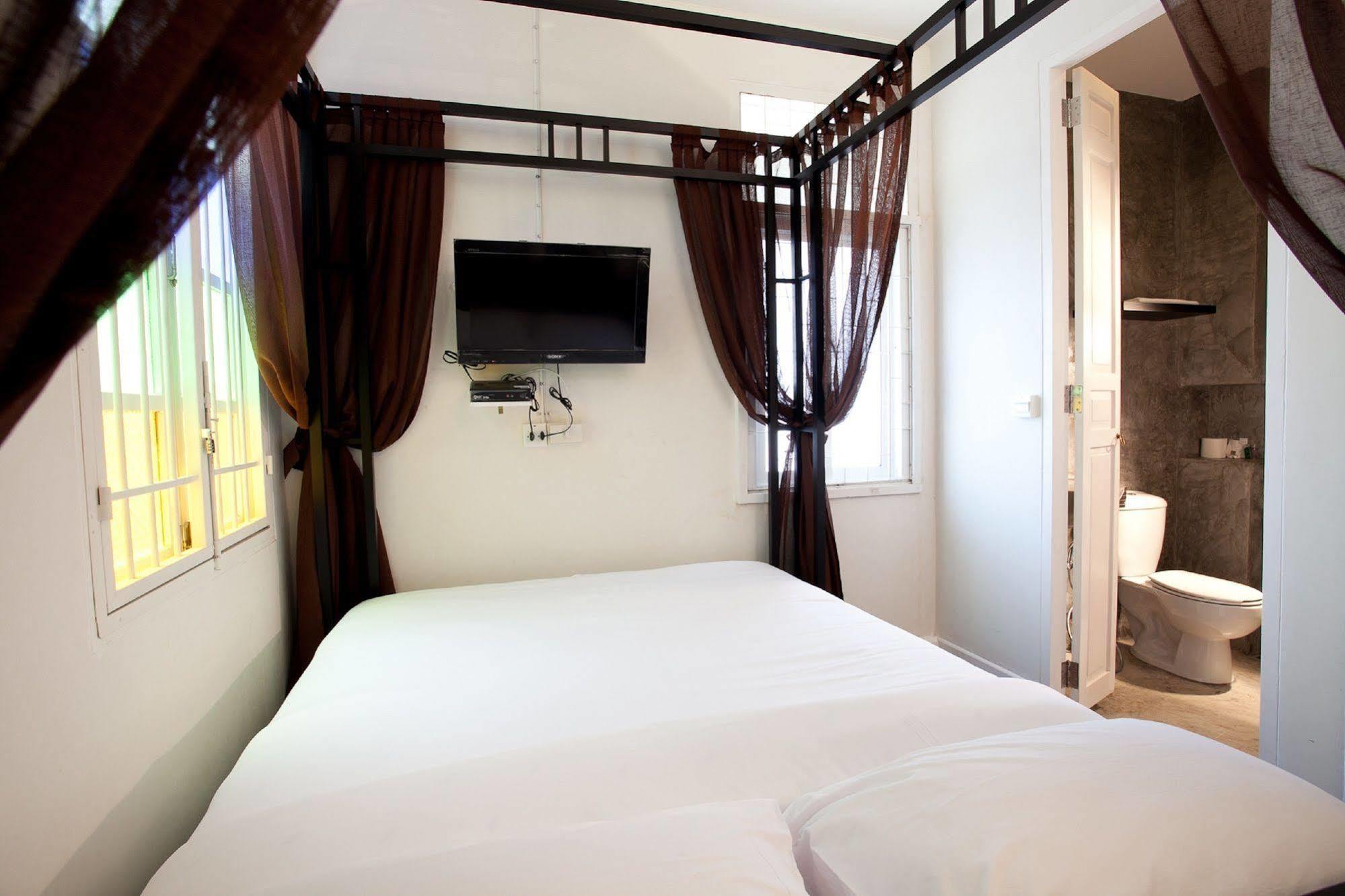 99 Oldtown Boutique Guesthouse Sha Extra Plus Phuket Exterior foto