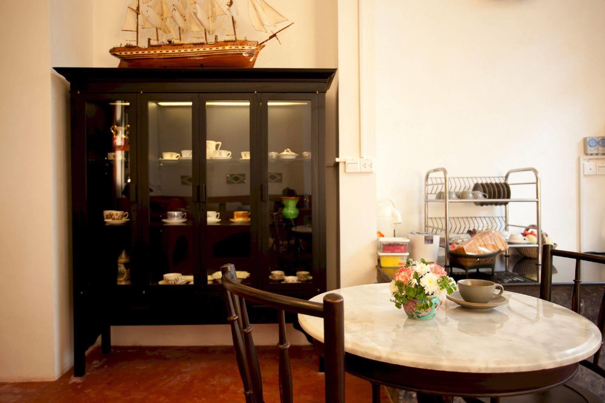 99 Oldtown Boutique Guesthouse Sha Extra Plus Phuket Exterior foto