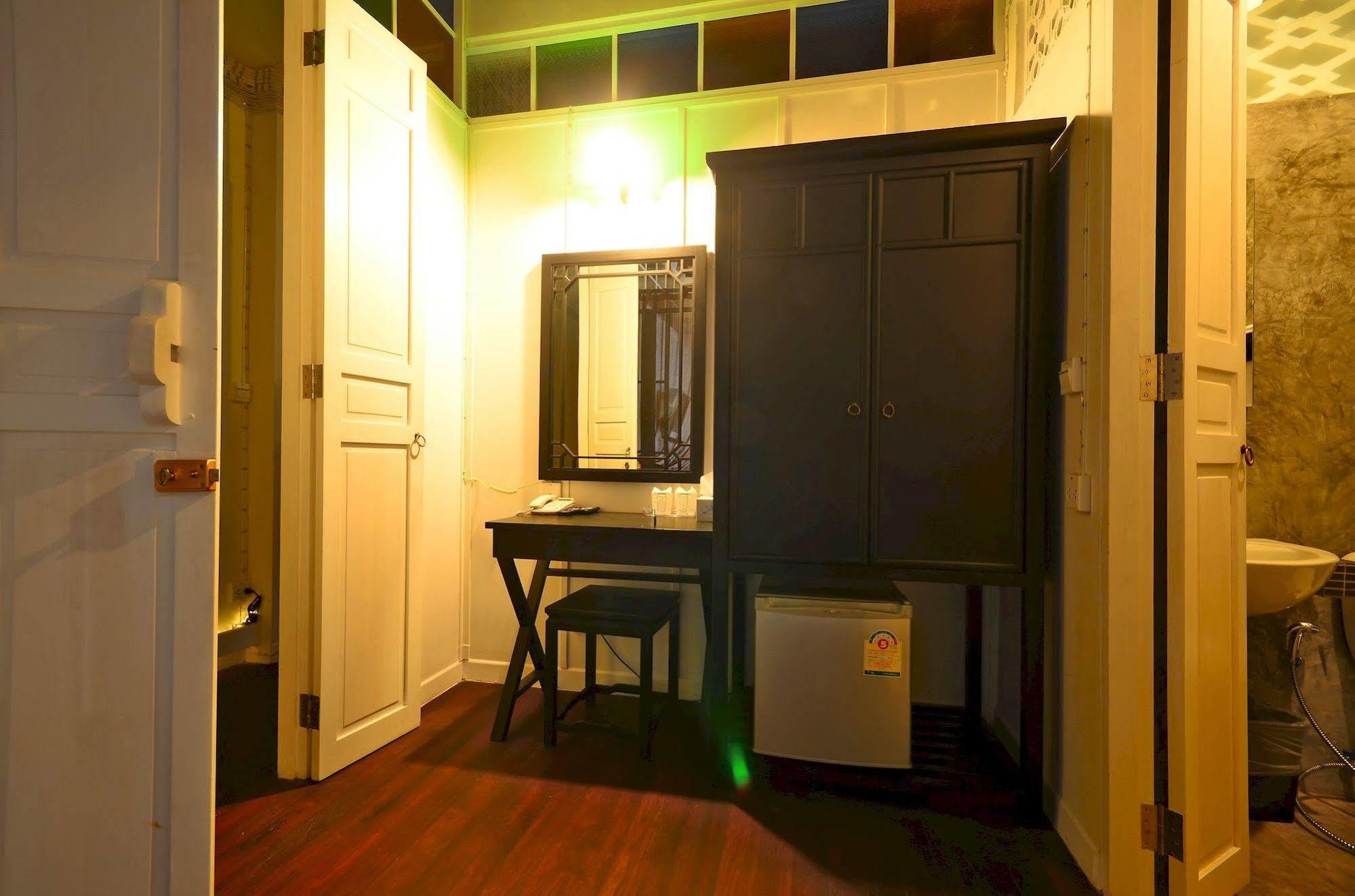 99 Oldtown Boutique Guesthouse Sha Extra Plus Phuket Exterior foto