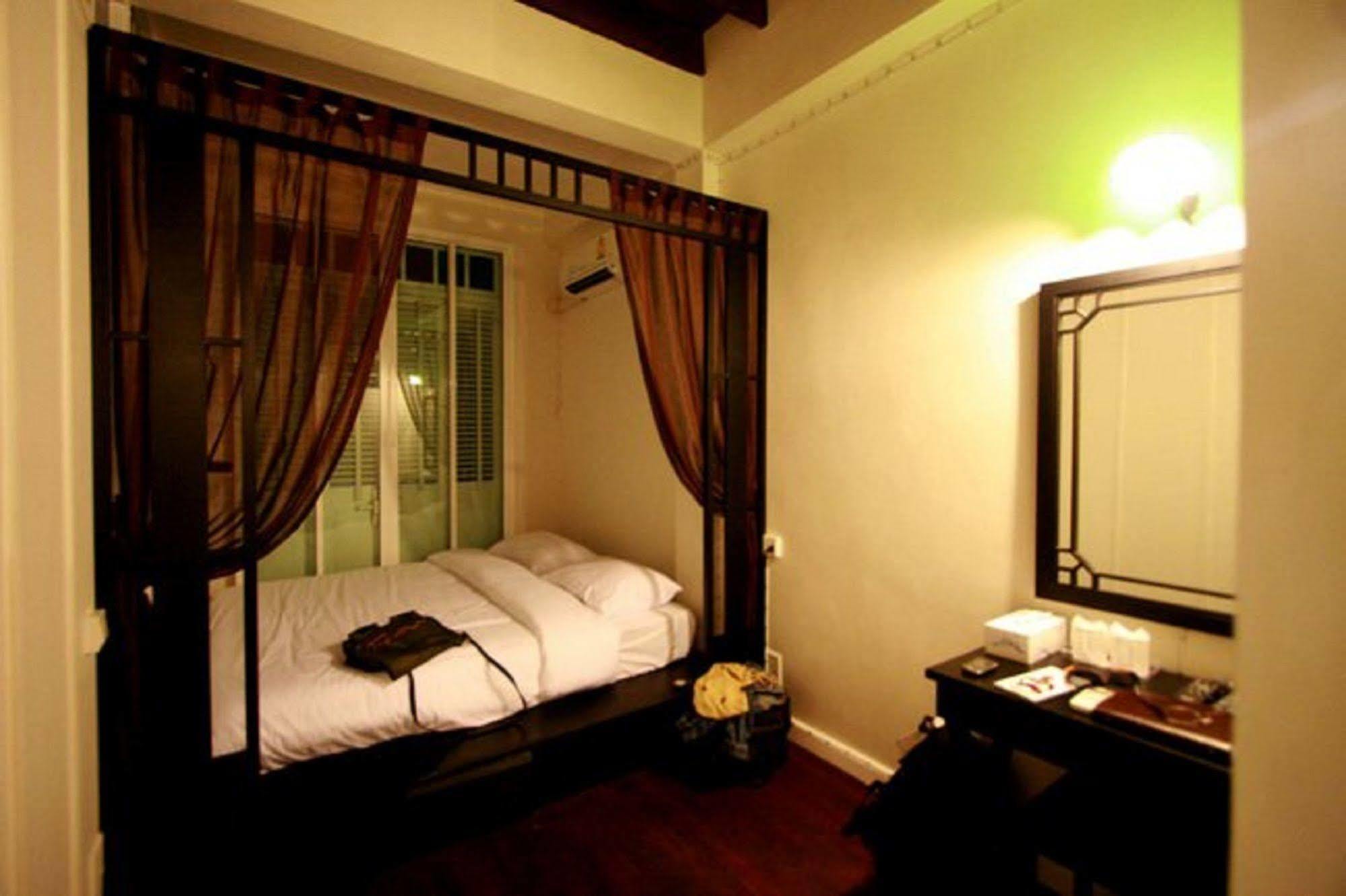 99 Oldtown Boutique Guesthouse Sha Extra Plus Phuket Exterior foto